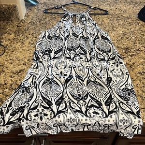 Beautiful flowy lightweight dress. Knee length